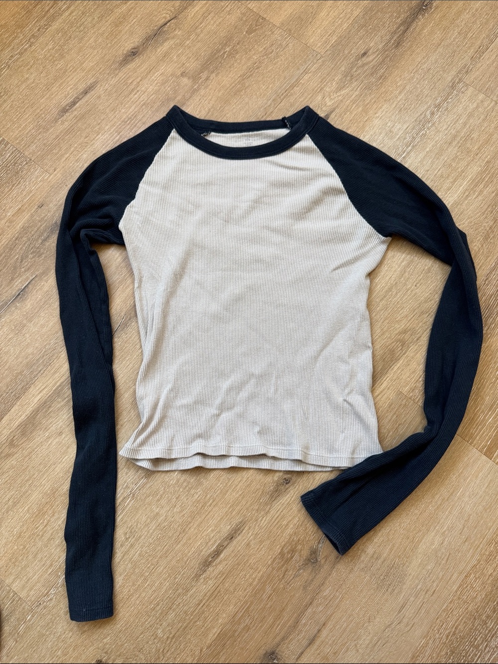 Brandy Melville Black & White Bella Raglan Long Sleeve Top